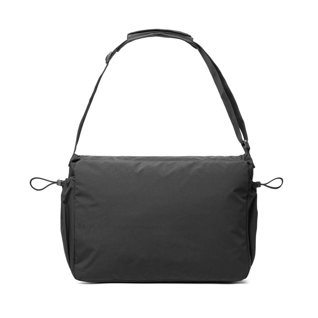 XDP732.14-01KENTO URBAN 15_6_ Messenger aus RCS recyceltem Nylon_ schwarz