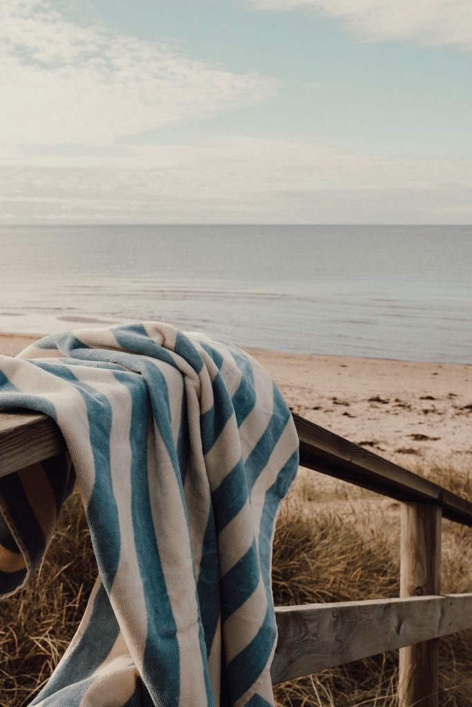 XDV45023-15VINGA Lagoa GRS Strandtuch_ hellblau