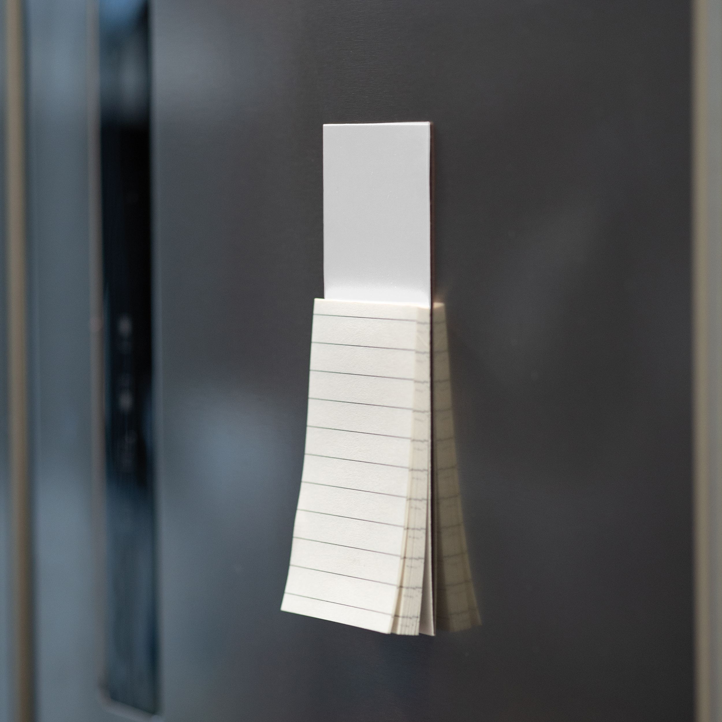 MA24916-06Kuehlschrank-Magnet mit Notizzetteln HELGE_ weiss