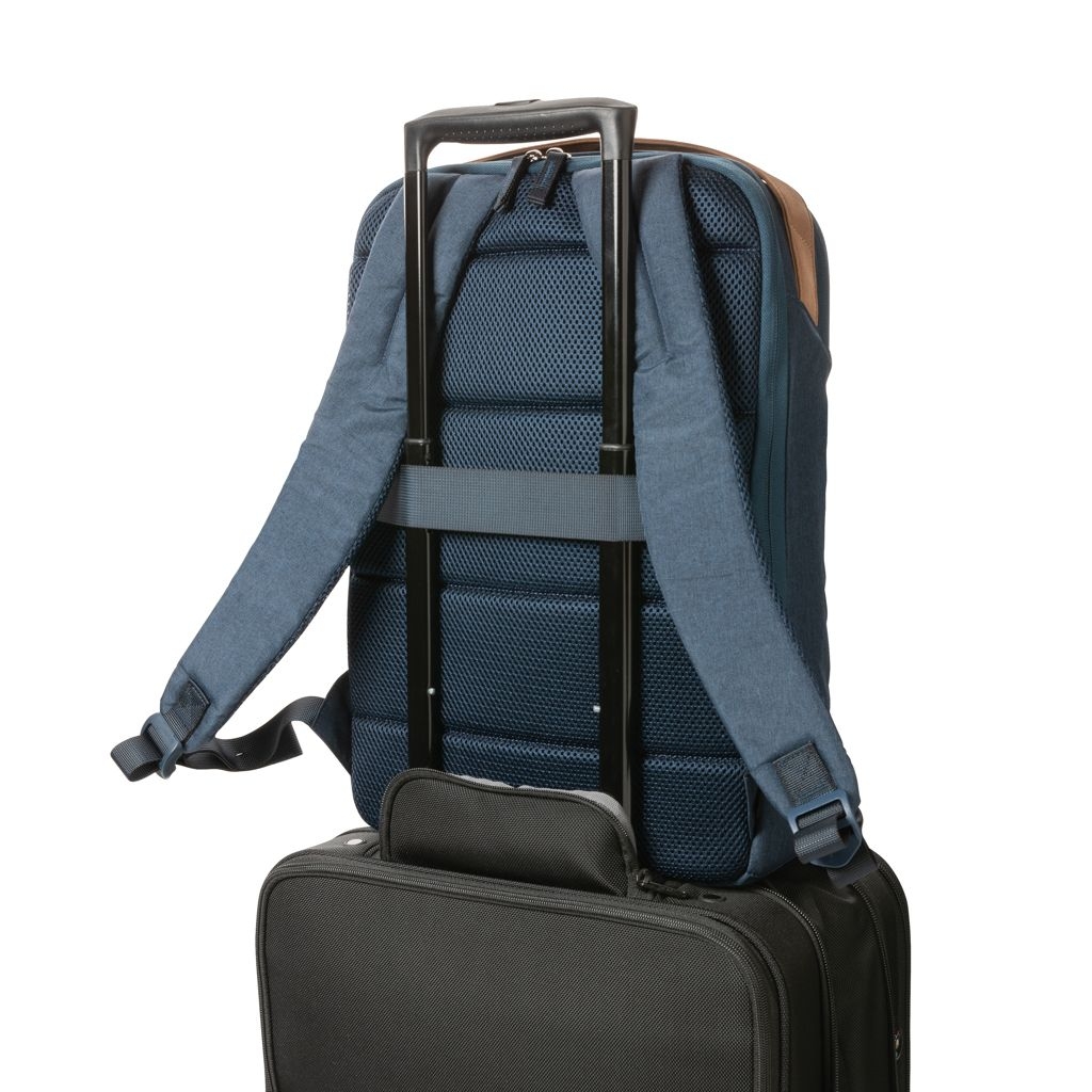 XDP762_91-5Impact AWARE™ 300D Two-Tone Deluxe 15.6_ Laptop-Rucksack_ navy blau