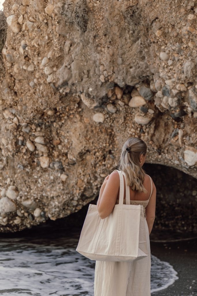 XDV76201-3VINGA Hilo AWARE™ Maxi-Tasche aus recyceltem Canvas_ off white