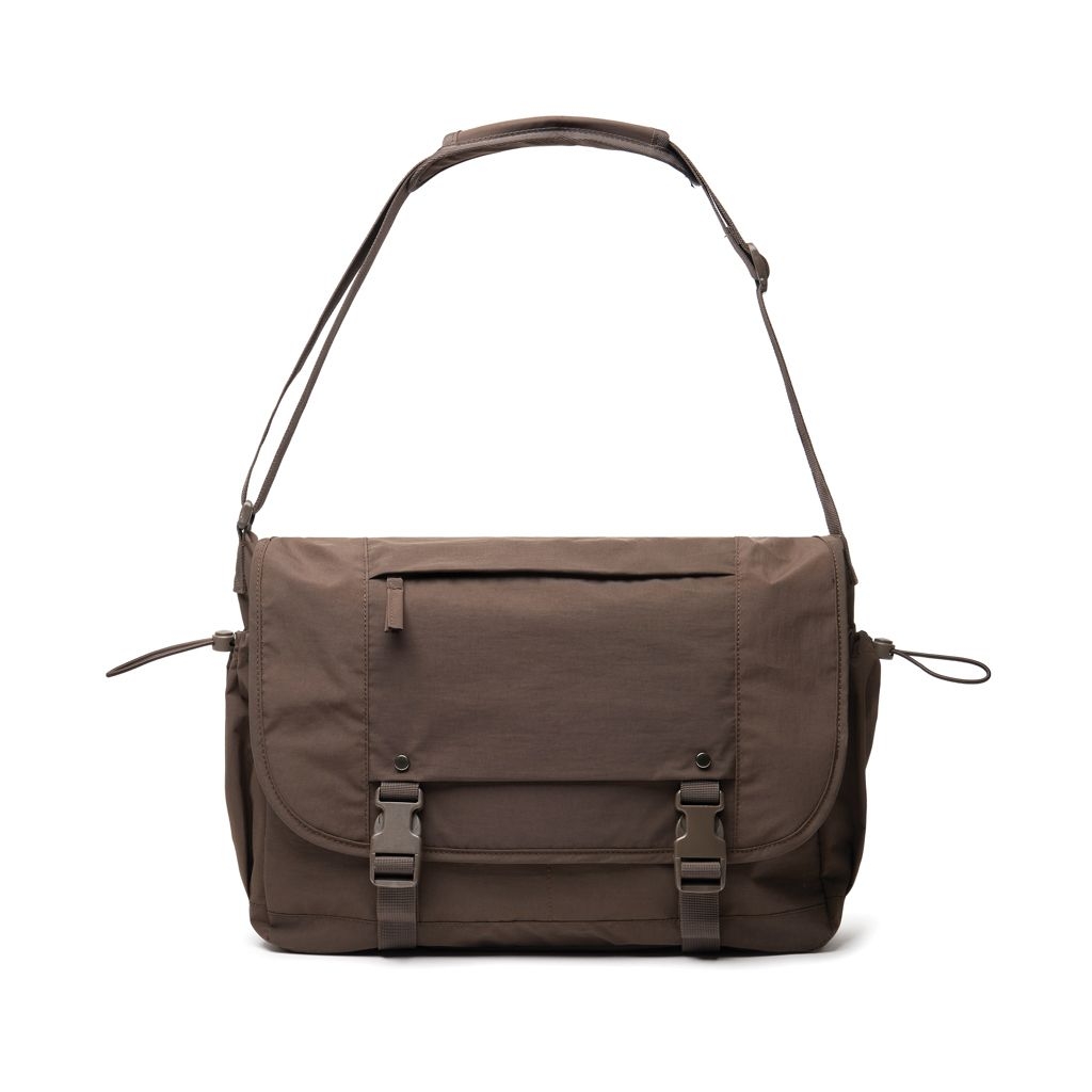 XDP732.14-09KENTO URBAN 15_6_ Messenger aus RCS recyceltem Nylon_ braun