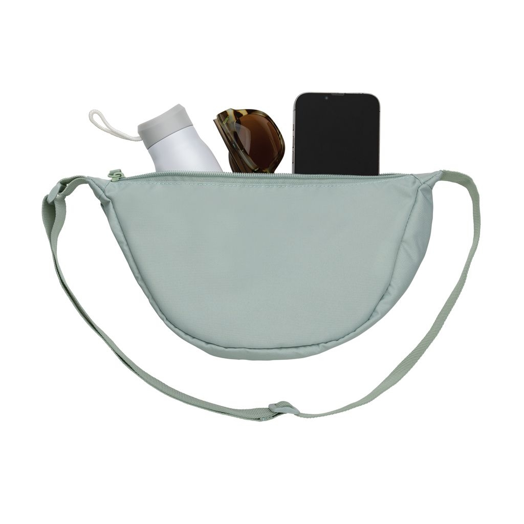 XDP763.20-17Crescent AWARE™ RPET Half-Moon Sling Tasche_ Iceberg green