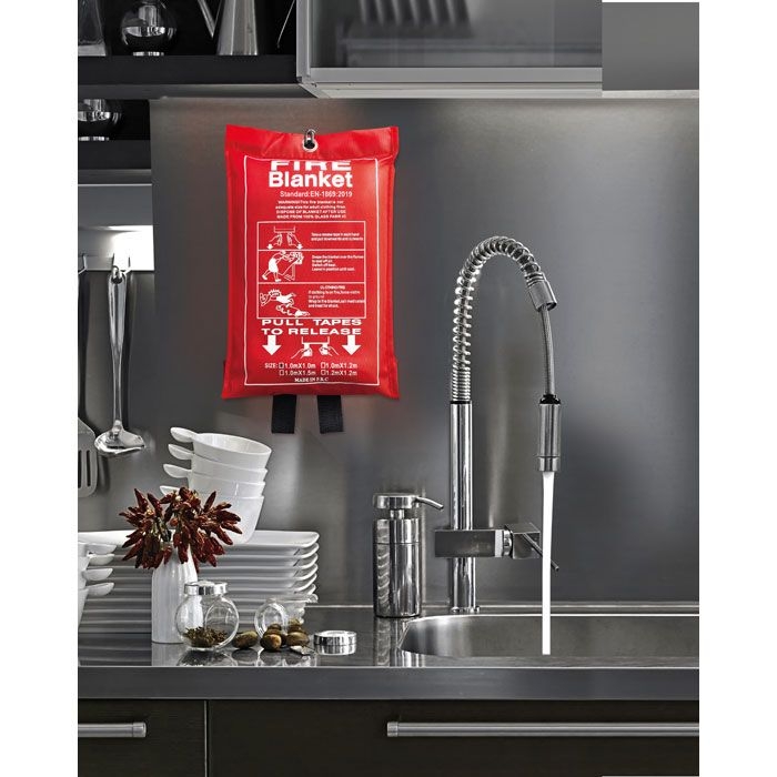 MO8373-05Blake Feuer-Loeschdecke 100x95cm_ rot