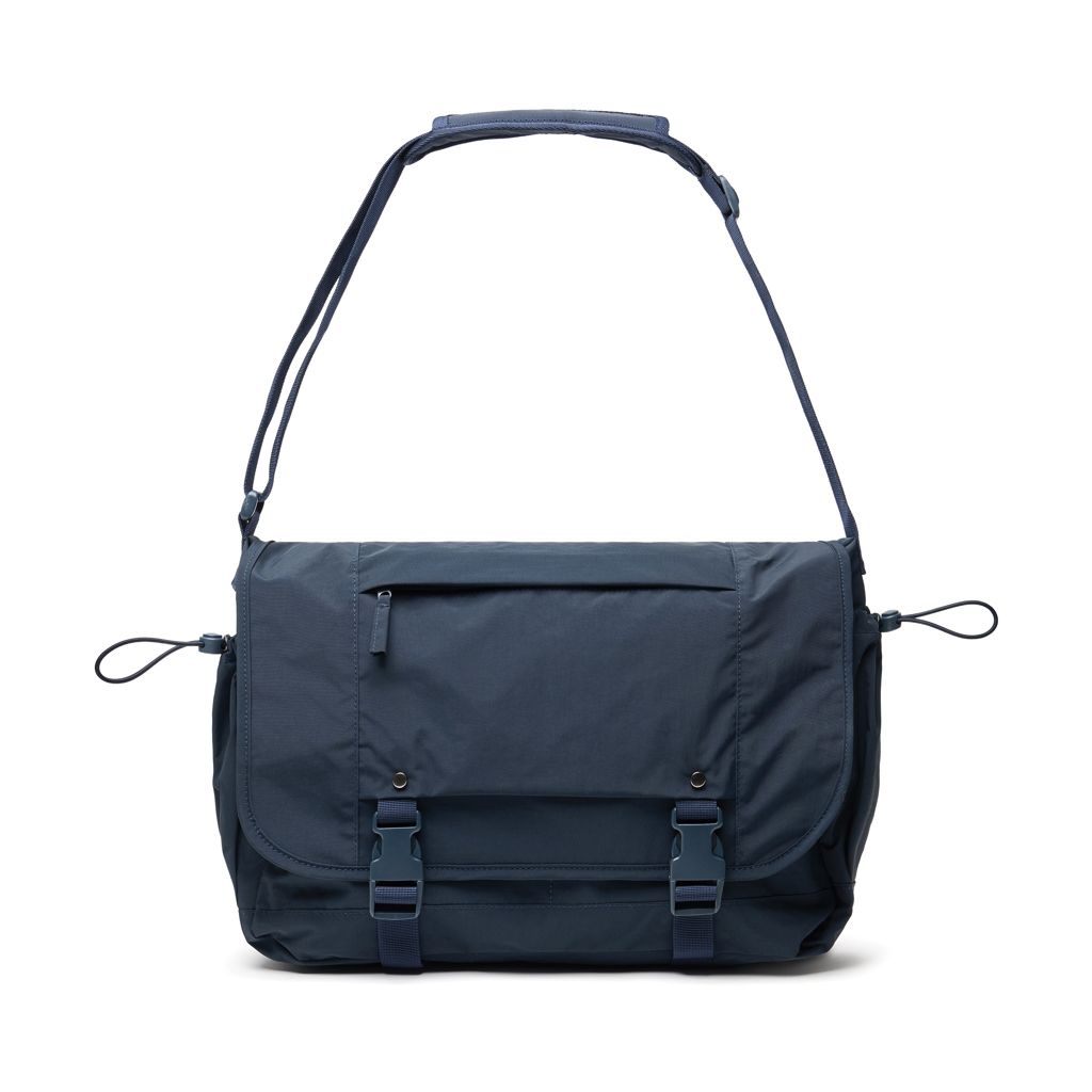 XDP732.14-25KENTO URBAN 15_6_ Messenger aus RCS recyceltem Nylon_ navy blau