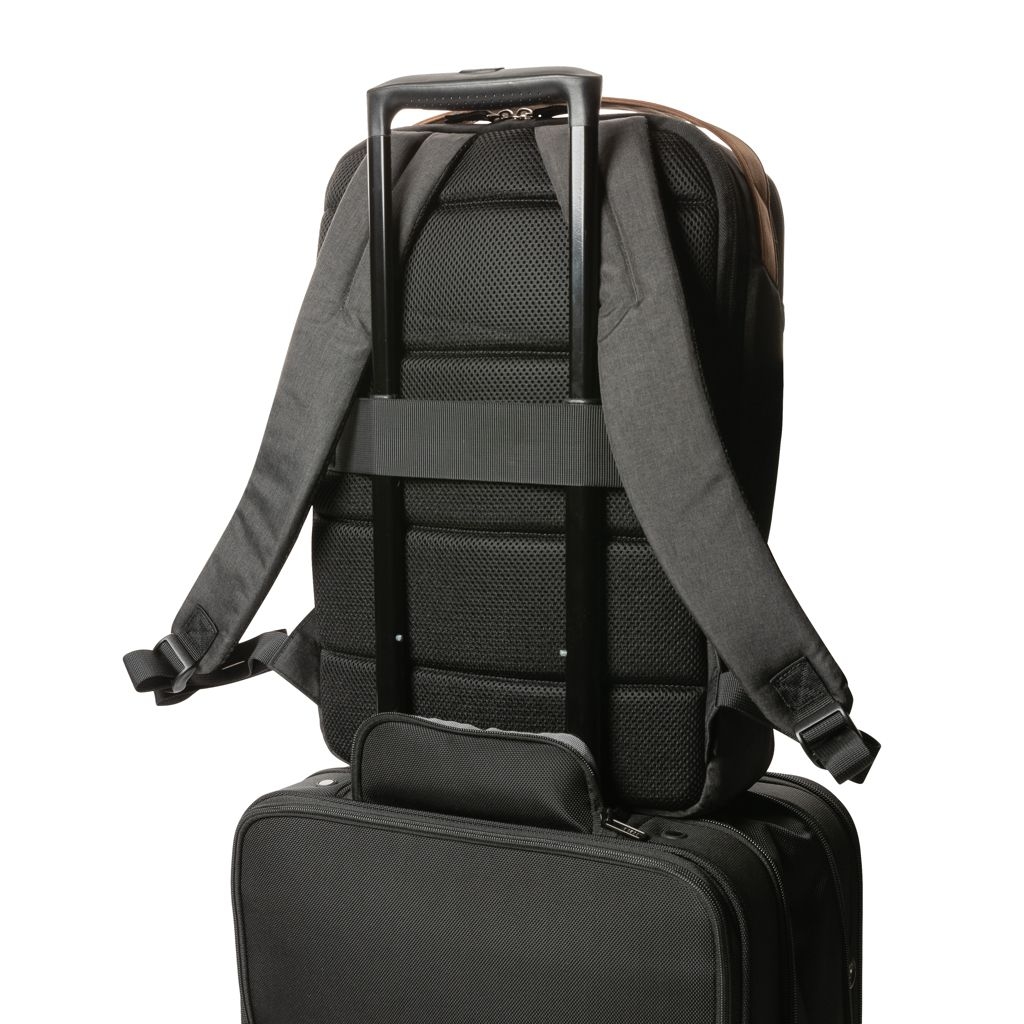 XDP762_91-1Impact AWARE™ 300D Two-Tone Deluxe 15.6_ Laptop-Rucksack_ schwarz