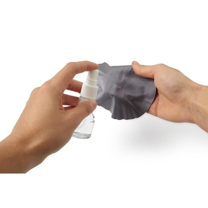 GI7572-08Brillenglas-Reiniger Linda_ rot