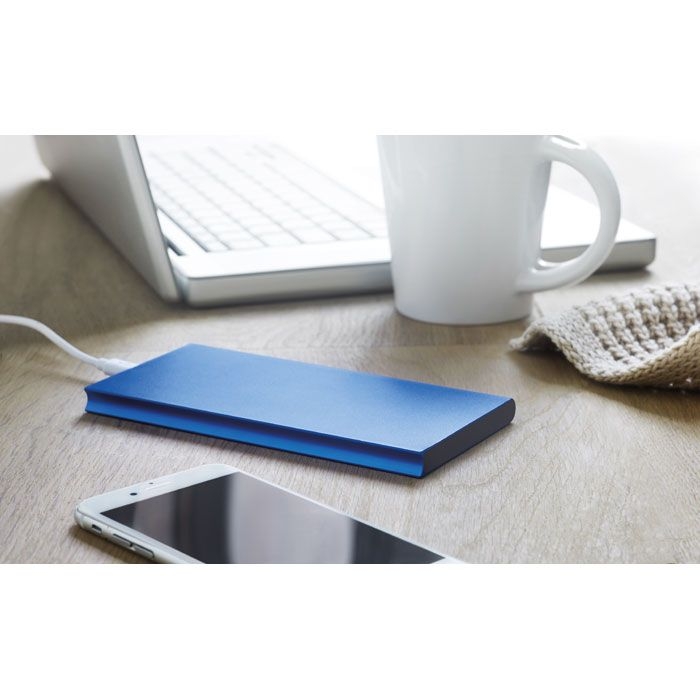 MO8839-37Powerflat8 Powerbank 8000 mAh_ koenigsblau