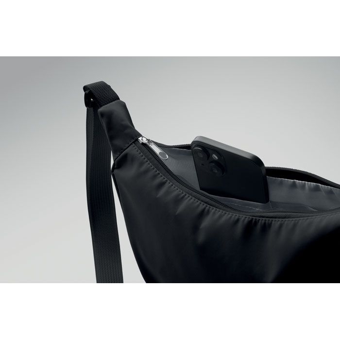 MO2685-03Korovin Cross Half-Moon Umhaengetasche_ schwarz