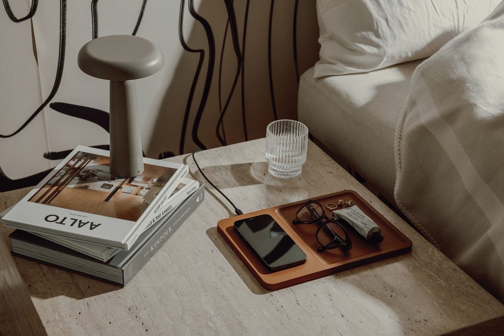 XDV30800-09VINGA Timo RCS Desk-Charger und Ablage_ braun