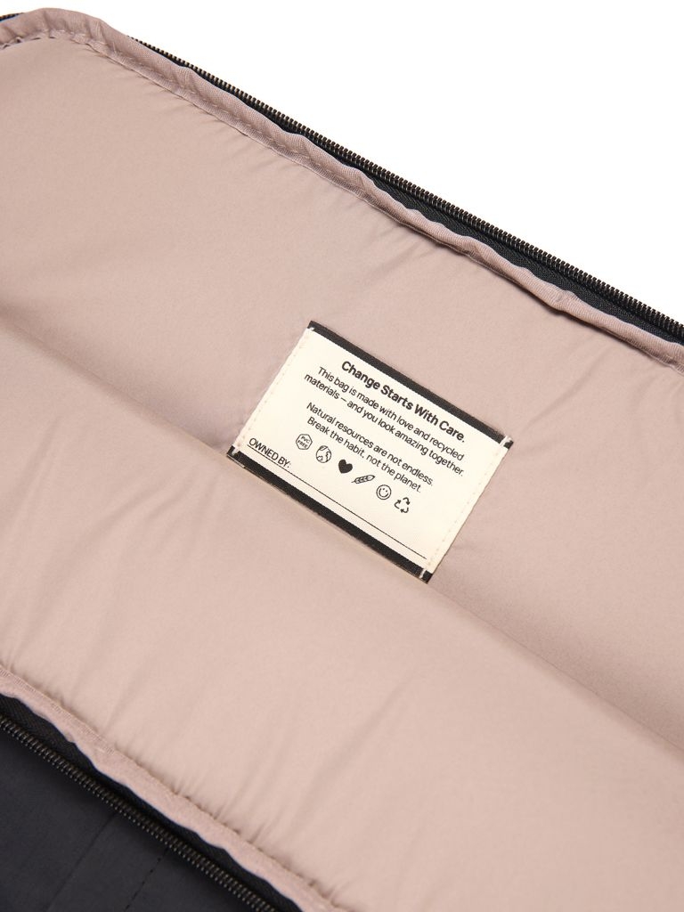 XDP788_13-01KENTO URBAN 15_6_ Laptop-Sleeve aus RCS rec. Nylon_ schwarz