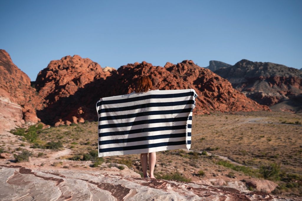 XDP453.83-5Ukiyo Aware™ Yukari XL Strandtuch 100x180cm_ navy blau