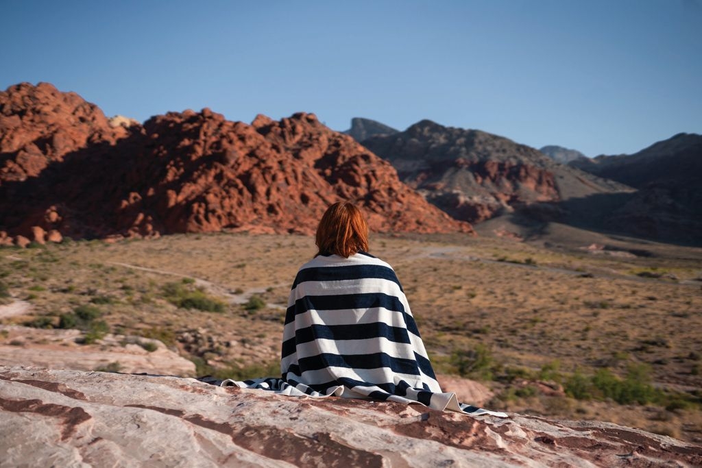 XDP453.83-5Ukiyo Aware™ Yukari XL Strandtuch 100x180cm_ navy blau