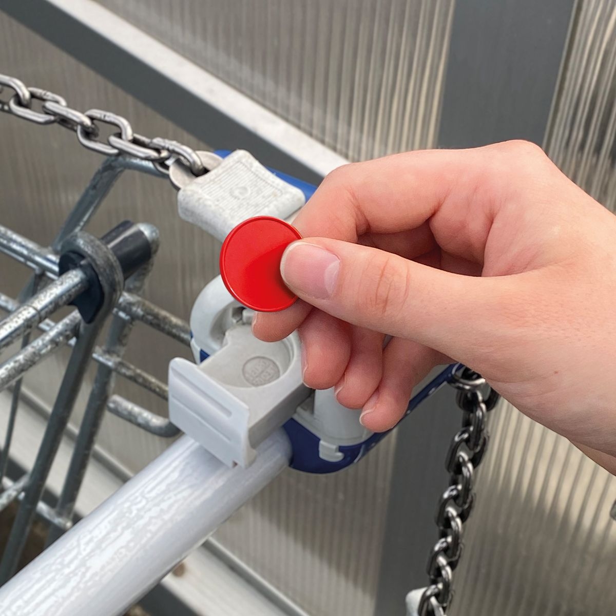 HE7439-1-6Chiphalter mit 1€-Chip _Alpha_ rot_ schwarz