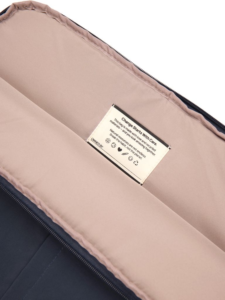 XDP788_13-25KENTO URBAN 15_6_ Laptop-Sleeve aus RCS rec. Nylon_ navy blau