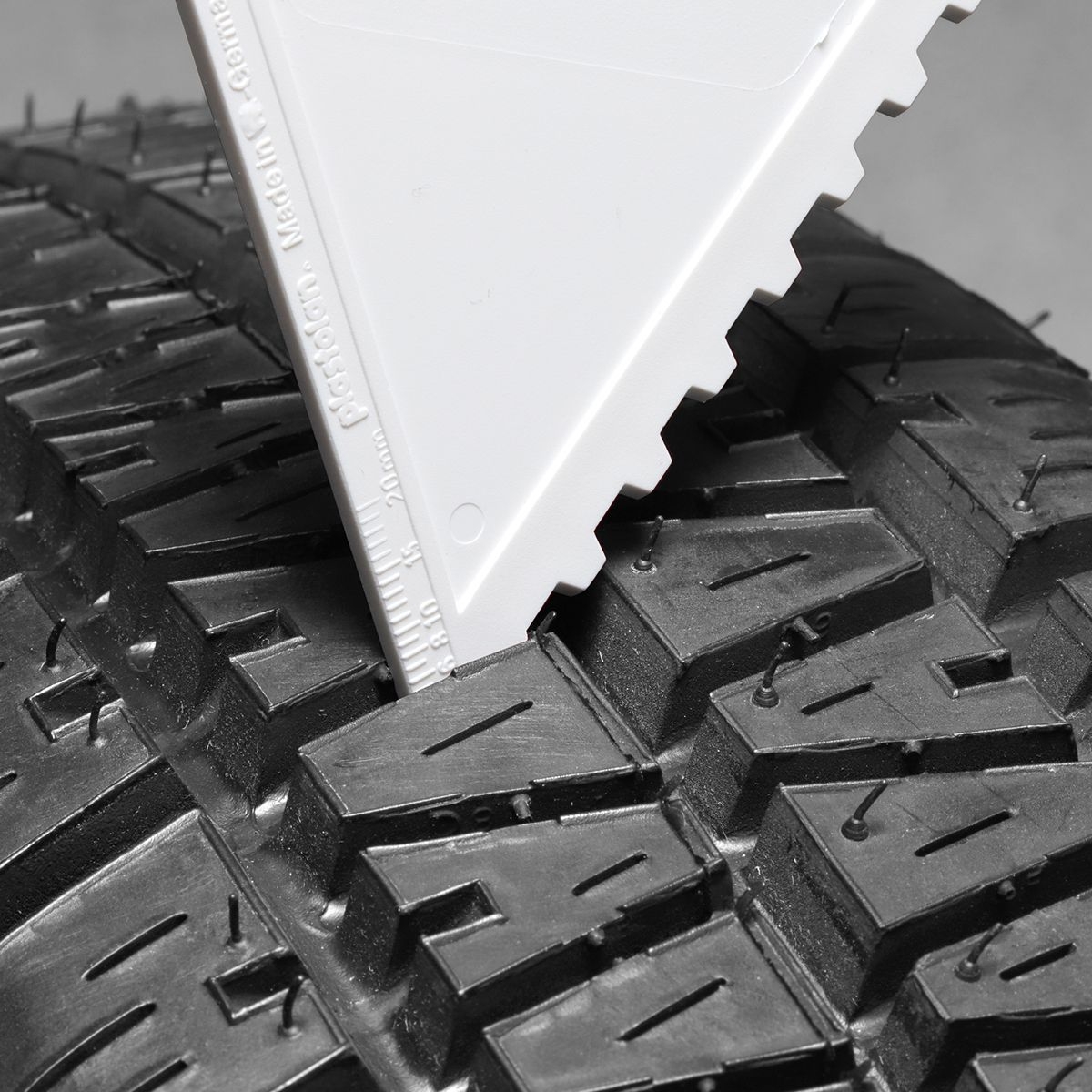 HE8644-0Eiskratzer _Kappa_ weiss