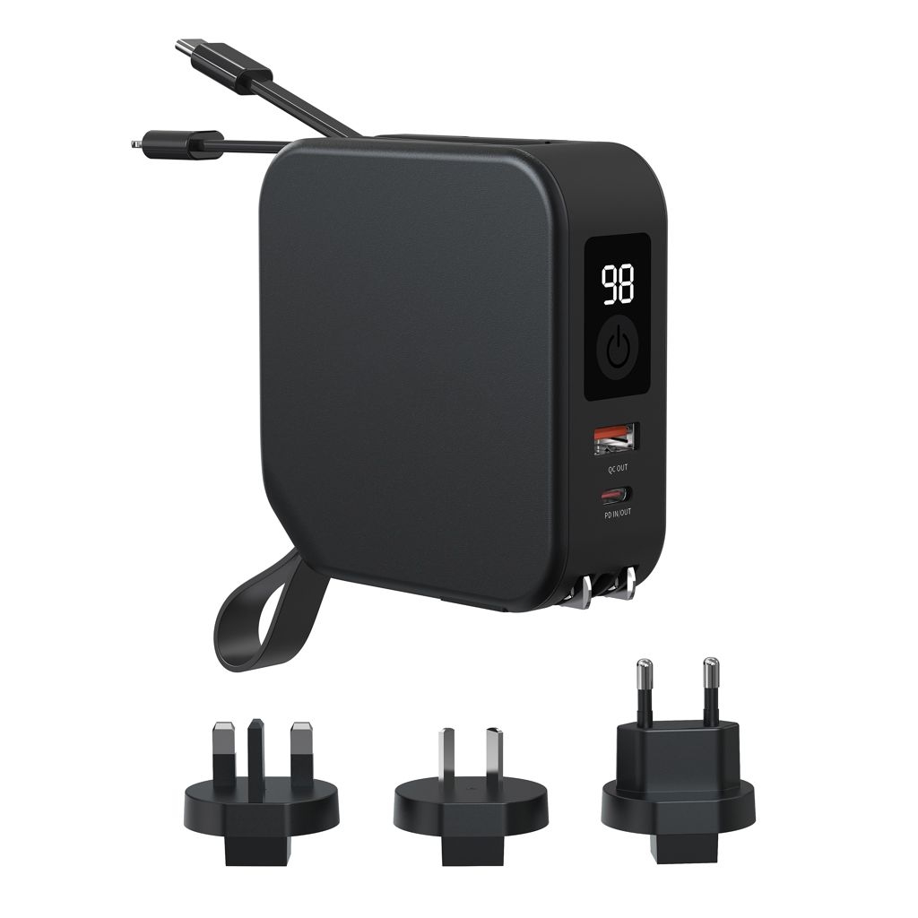 XDP301.95-1Urban Vitamin Saratoga 5-in-1 universal Charger_ schwarz