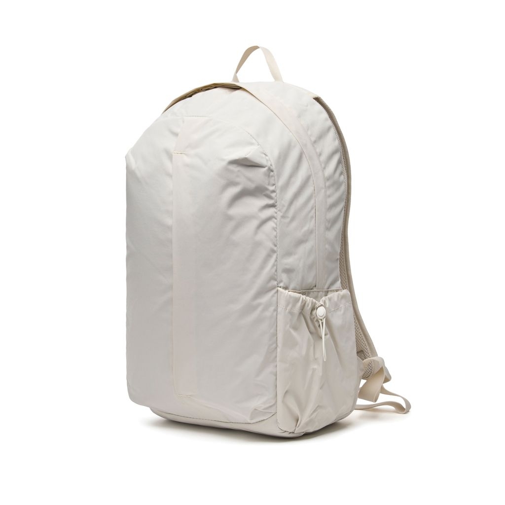 XDP763.53-19KENTO URBAN 15_6_ Rucksack aus RCS  recyceltem Nylon_ beige