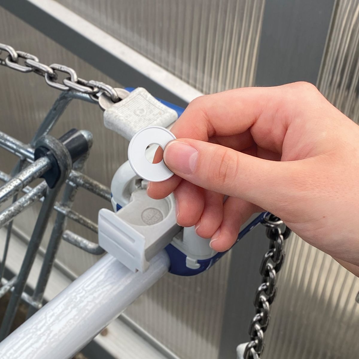 HE3217L-01€-Chip _ weiss