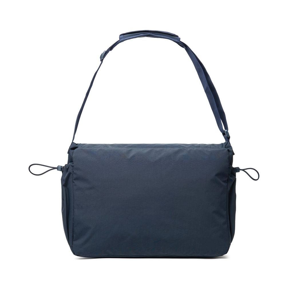 XDP732.14-25KENTO URBAN 15_6_ Messenger aus RCS recyceltem Nylon_ navy blau