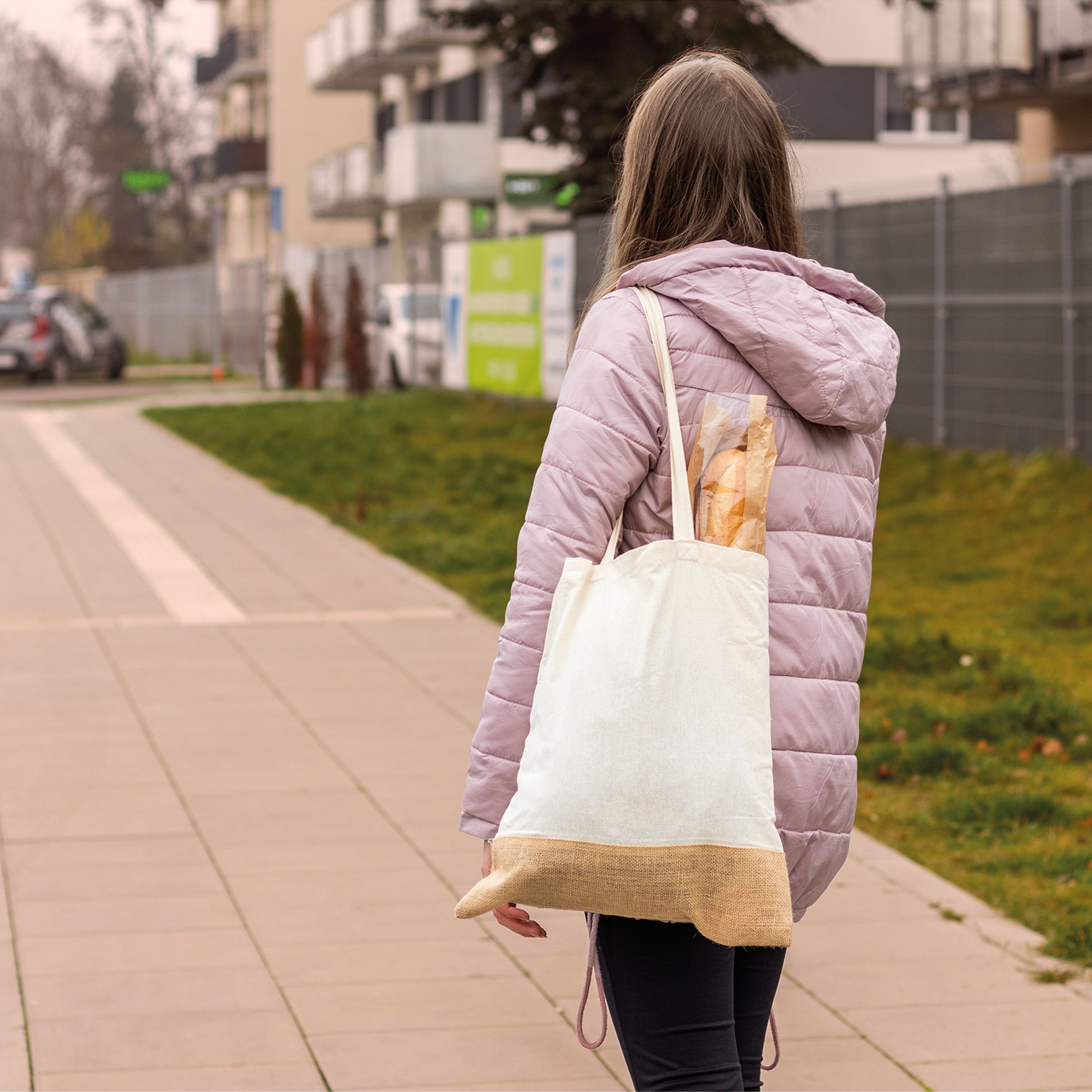 MA61399-06Tragetasche mit Juteboden DOREEN_ weiss