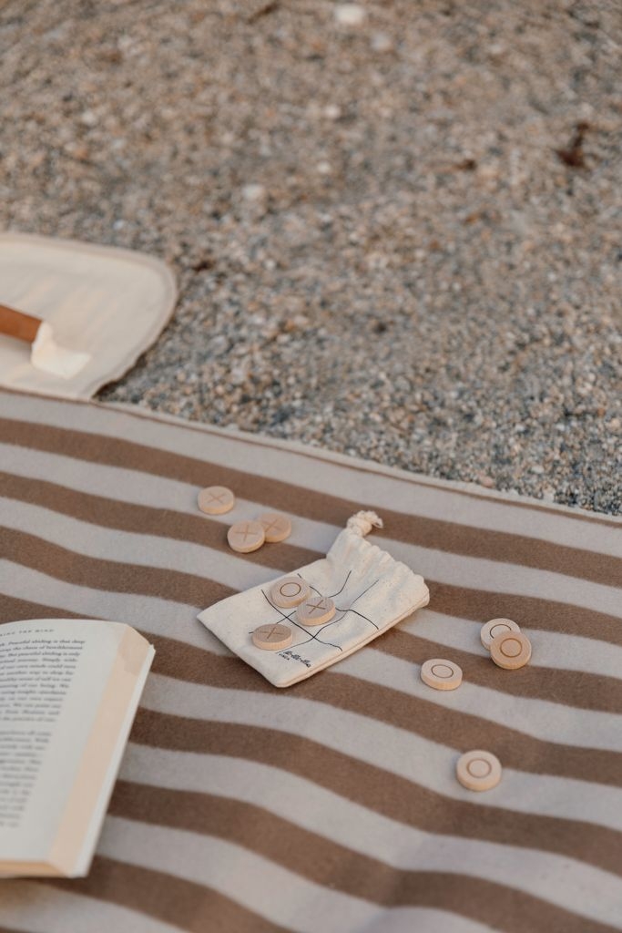 XDV45302-9VINGA Tic-Tac-Toe Mini-Spiel_ braun